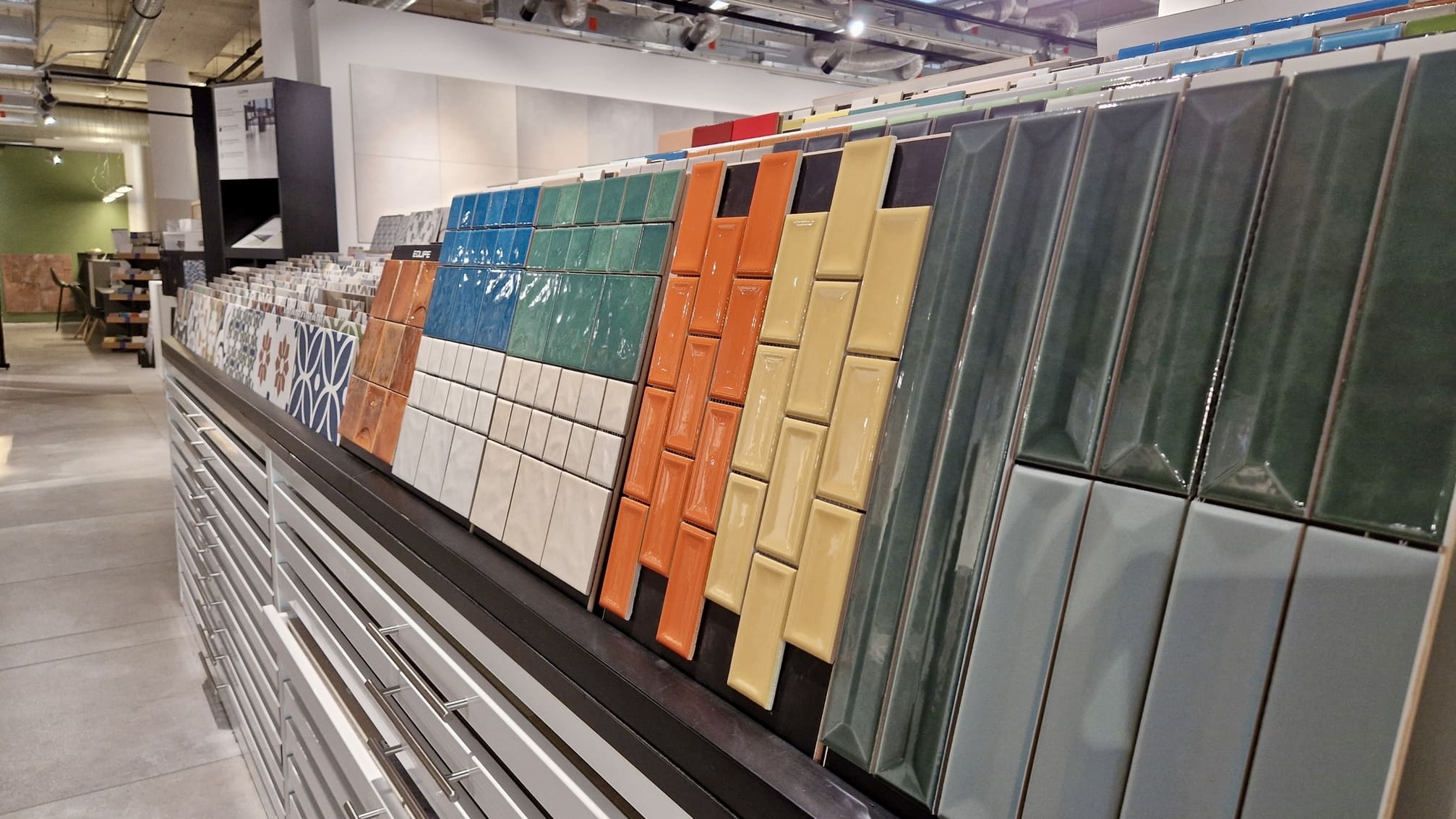 Mosaike und Riemchen Fliesenausstellung Berlin Kerana