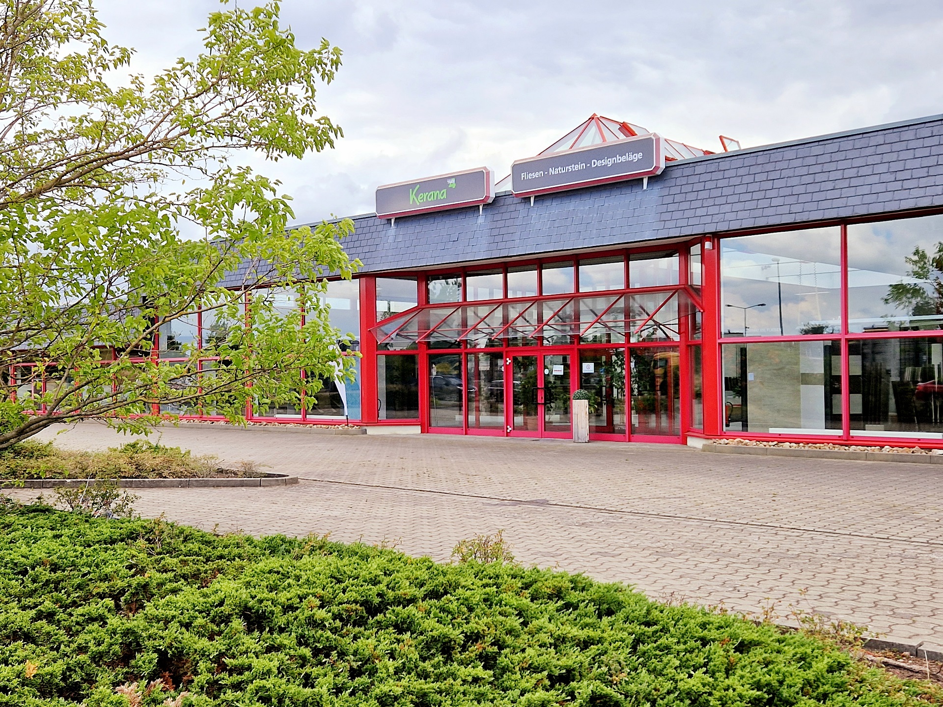 Kerana_Fliesenausstellung_Brandenburg_Fliesen_Naturstein_Parkett_Vinyl_Laminat